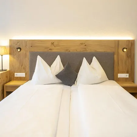 Zur Post Hotel 3*
