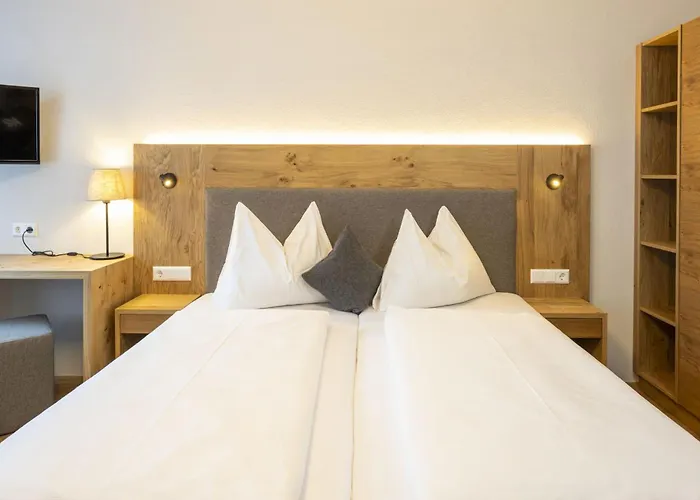 Zur Post Hotell 3*